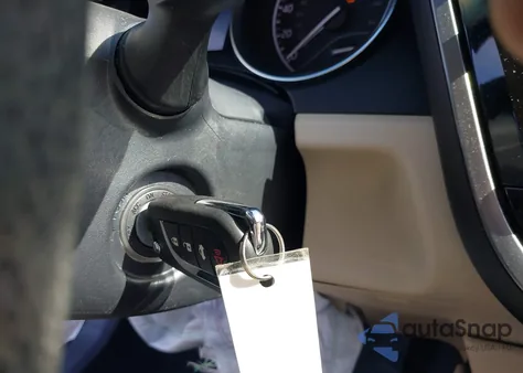 2018 Toyota Camry Le z USA, uszkodzony, nr VIN 4T1B11HK4JU061956